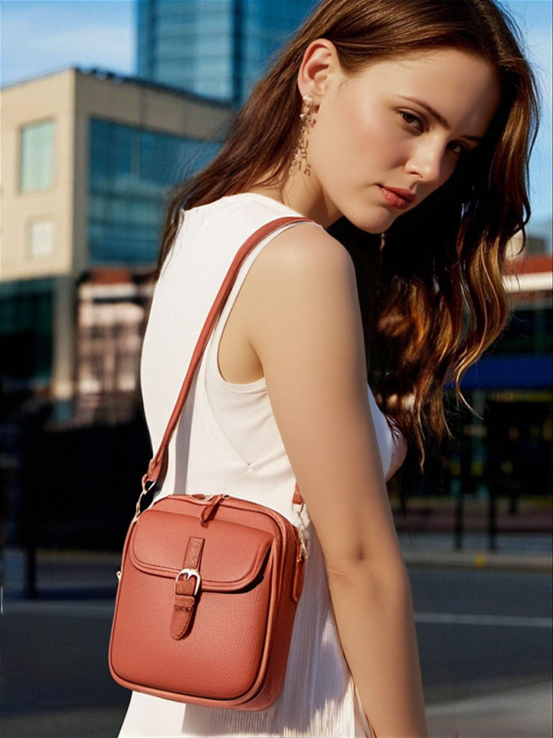 Vintage Crossbody Leather Bag – Adjustable & Spacious Design