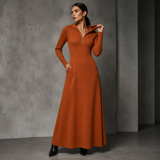 Robe longue en maille côtelée à capuche pour femme